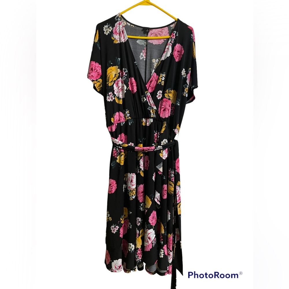 Mini Stretch Crepe Wrap Dress Torrid Size “2” Floral Pattern